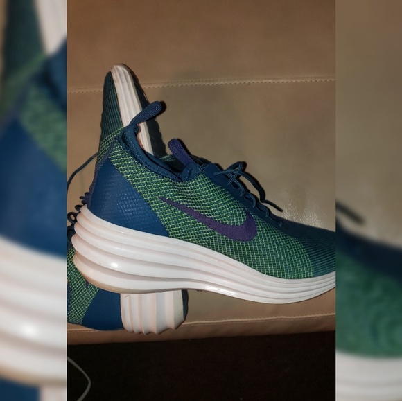 Size 11.5 women's Nike - Picture 1 of 6